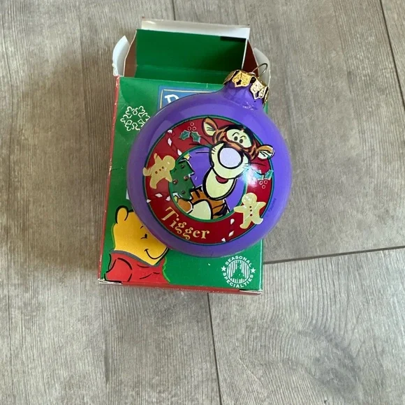 Vintage Disney Winnie the Pooh 'Tigger' Seasonal Specialties ornament in box - Picture 2 of 9